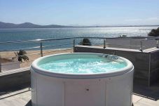 Jacuzzi con vistas a la playa