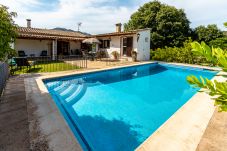 Villa Ca na Miracles con jardín y piscina vallada
