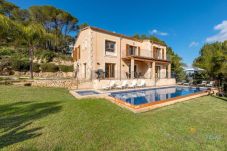 Villa en Felanitx - Finca es Foners: Lujoso Refugio en la Montaña con Vistas Panorámicas y Jacuzzis Privados en Felanitx