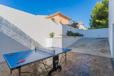 Play area with ping pong table 