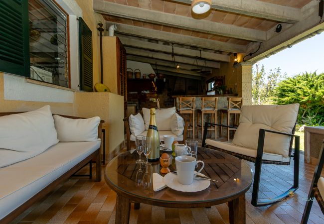 La Sort Llarga Terrace – Chill-out area in Pollença Covered terrace with sofas and bar at La Sort Llarga villa, Pollença