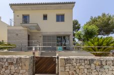 Modern exterior façade of Villa Albufera in Mallorca