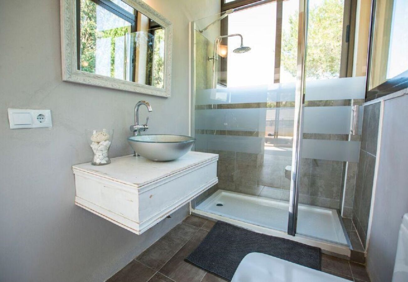 Villa à Mal Pas - Bon Aire - Villa Gabriela : Élégance et confort avec piscine privée à Cielo de Bonaire, proche des plages et de la nature Villa à Mal Pas - Bon Aire - Villa Gabriela : Élégance et confort avec piscine privée à Cielo de Bonaire, proche des plages et de la nature