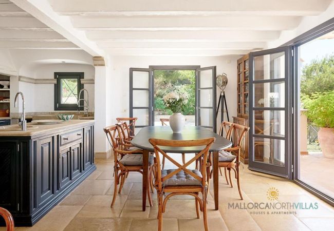 Villa à Port d' Andratx - Villa Tres Terrazas, Mer et Détente : Votre Refuge Familial de Luxe au Bord de la Mer Villa à Port d' Andratx - Villa Tres Terrazas, Mer et Détente : Votre Refuge Familial de Luxe au Bord de la Mer